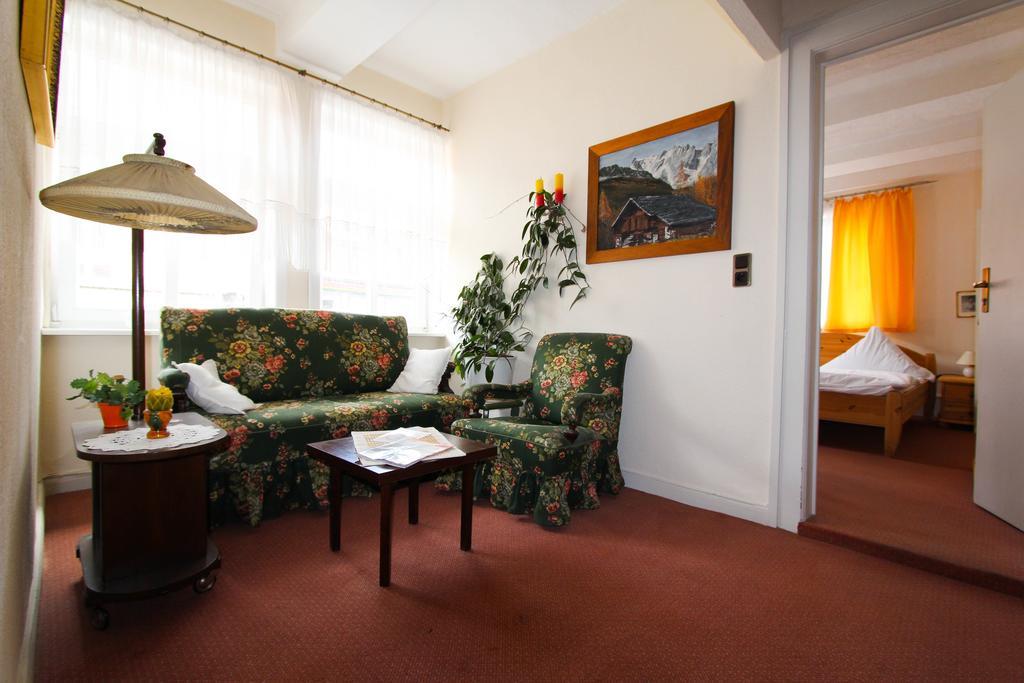Hotel Deutsches Haus 노르트하임 외부 사진